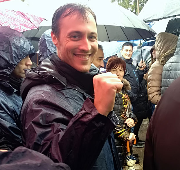 „Поломиће зубе они који су се намерачили на нашу свету цркву“: Марко Милачић са поруком пркоса ПЕШАЧИО од Подгорице до Никшића