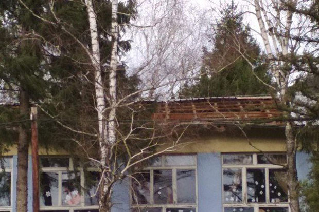 Олујни ветар у Сарајеву обарао семафоре и рушио фасаде (ВИДЕО)