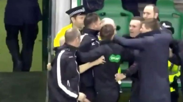 Оваквог Џерарда сигурно никада нисте видели (ВИДЕО)