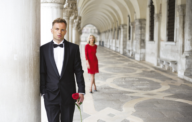 Оборите га с ногу на првом састанку: Ову боју мушкарци највише воле да виде на женама 