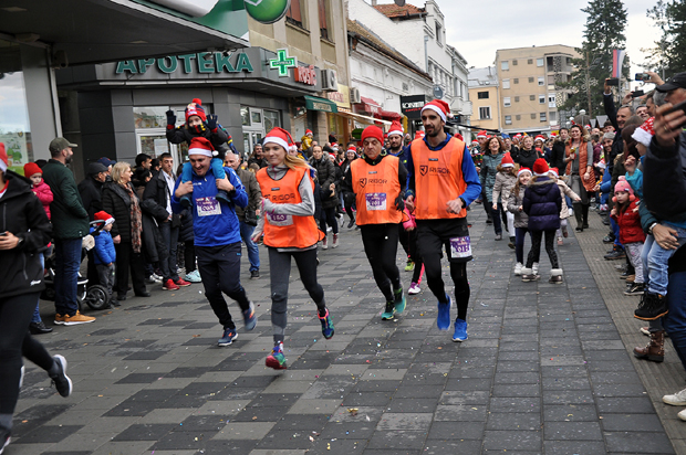 Новогодишња трка Деда Мразева: Прикупљена средства за сиромашну децу