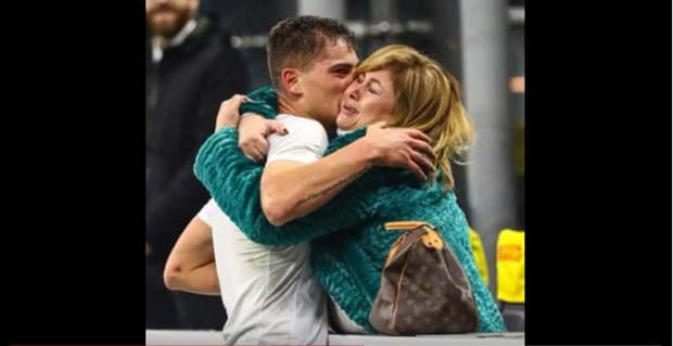 Емотивно на “Меаци”: Постигао првенац за Интер па заплакао у загрљају с мајком (ВИДЕО)