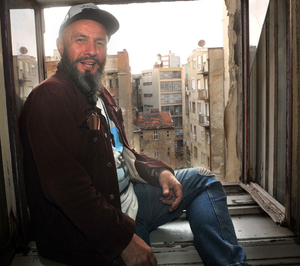 Маче моје чупаво певушило се од Вардара до Триглава, уз ову песму се плесало и заљубљивало, а он је одлучио да је “сахрани”: Срђан Јевђевић нерадо се сећа великог хита који је певала цела Југославија