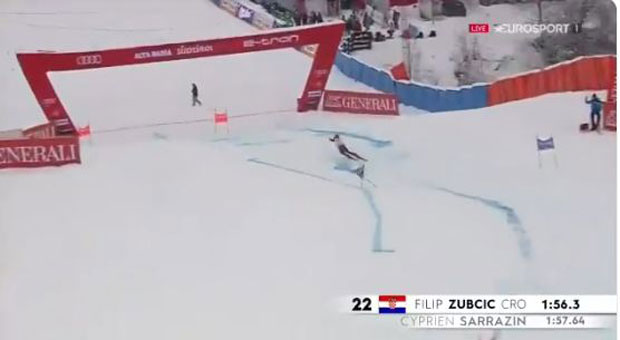 Хрват умало прегазио човека на стази: За длаку избегао трагедију, па су уследиле псовке (ВИДЕО)