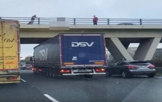 Девојка хтела да скочи са моста, а онда је наишао КАМИОНЏИЈА ХЕРОЈ