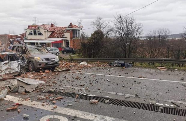 Снажан удар  чуо се у Лозници, цигле се разлетеле у кругу од 50 метара: Сведоци о страшној експлозији код Зворника која је однела бар један живот (ФОТО)