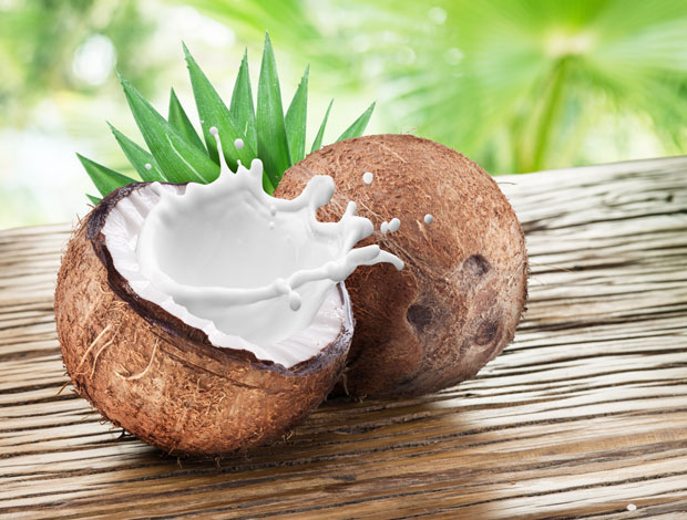 Једанаест људи умрло од кокосовог вина (ВИДЕО)