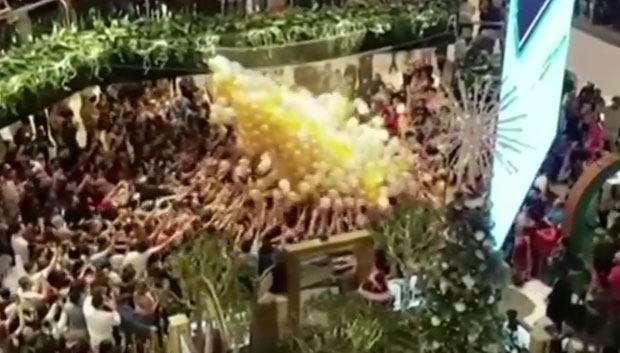 Стампедо у робној кући: Повређени због поклон ваучера (ВИДЕО)