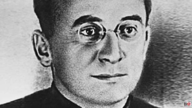 Овог чудовишта се плашио и Стаљин: Серијски убица који је СИЛОВАО ДЕВОЈЧИЦЕ и поклањао им цвеће ВЛАДАО ИЗ СЕНКЕ (ВИДЕО)