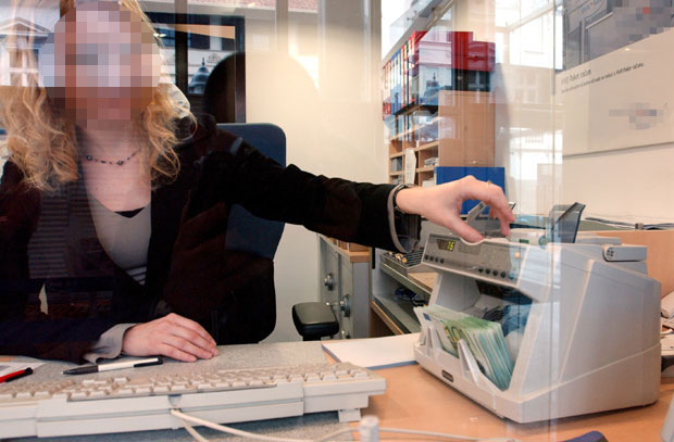 Лепа Ирена (25) помутила памет лаковернима: Преварено двадесетак Лесковчана и Власотинчана, неки “кратки” и за десетине хиљада евра