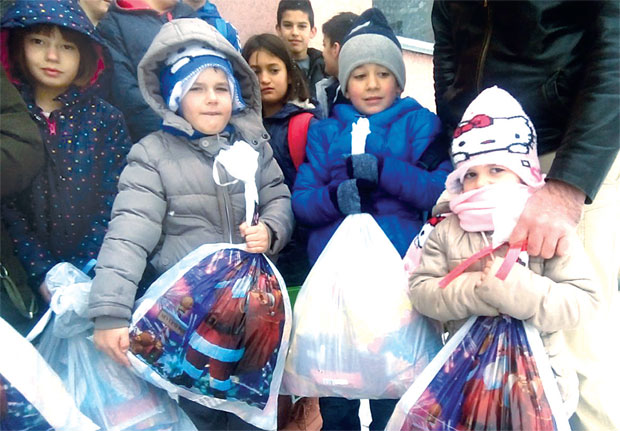 Прикупљају помоћ за Слатки караван: Пакетићи малишанима на КиМ