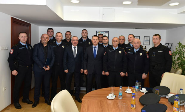 Спасавали животе ризикујући свој: Храбри и хумани припадници МУП-а Српске часно носе униформу