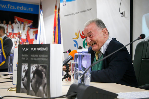 “Нисам стигао ни да остарим”: Вук Рашовић промовисао аутобиографију