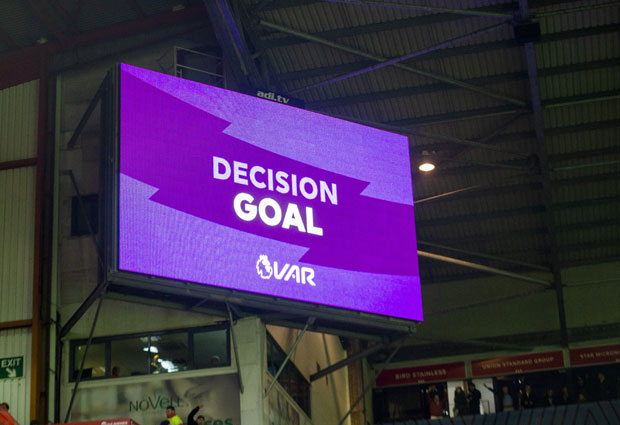 “Новости истражују: ФСС приводи крају припреме за револуцију у домаћем такмичењу - ВАР стиже у Суперлигу! (ФОТО)