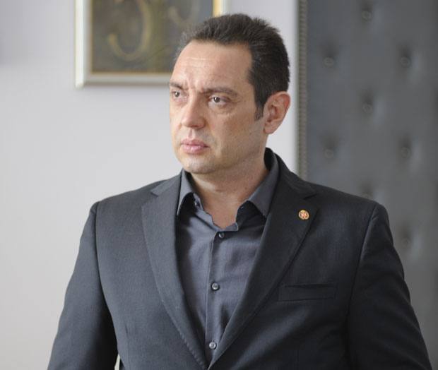 Вулин: Док је Вучић председник Србија неће у НАТО, издржаћемо на путу неутралности