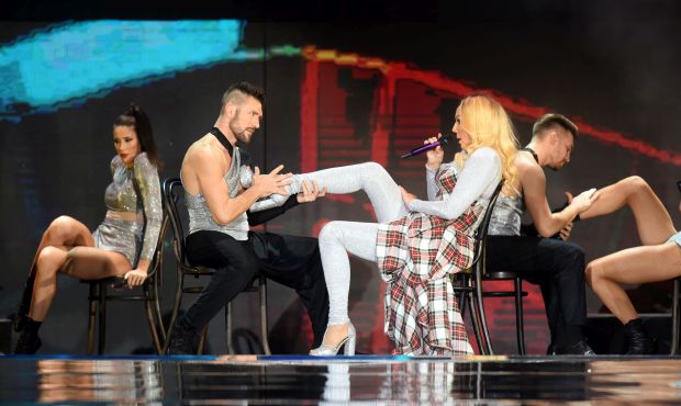 Лепа Брена ми са ножем упала у кућу: Комшиница открила шокантне детаље о фолк певачици