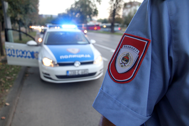 Пао приликом поправке кола: Душко усмртио пешака Рада, па побегао са места несреће