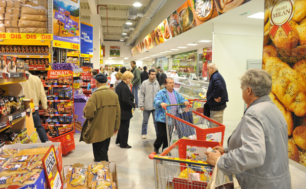 У корпи више од две плате: Из године у годину све већи издаци за живот четворочлане породице у Републици Српској