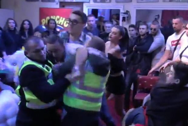 Ударао ко је кога стигао: Масовна туча избила током журке у популарном ружичастом ријалитију