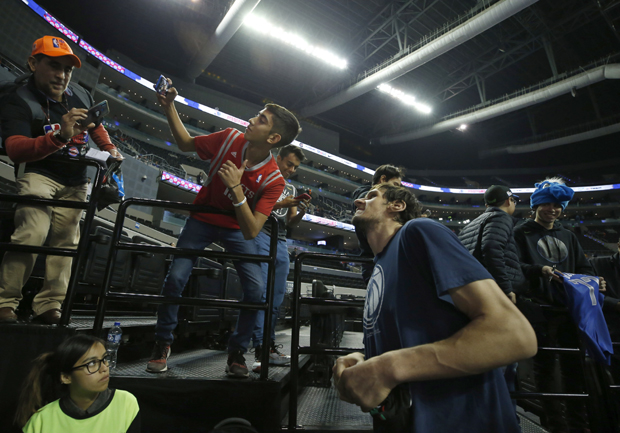 ВИДЕО: Погледајте како изгледа кад Бобан Марјановић запева
