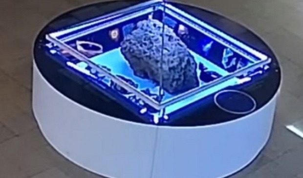 Запањујућа теорија о ванземаљцима: Да ли ови метеорити крију НЕВЕРОВАТНУ ТЕХНОЛОГИЈУ? (ВИДЕО)