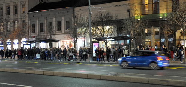 Због трола 19 и 28 протест од 28 минута: Грађани незадовољни препуним тролејбусима најавили блокаду Васине улице