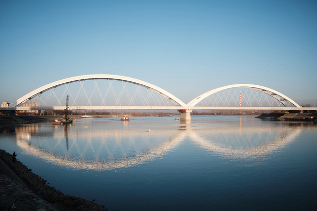 Споне свих људи и епоха