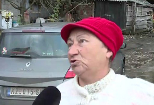 Нечовека једног траже и не могу ништа да учине. Притајио се негде и чека да прође гужва: Негица врло узнемирена јер се злочинац шета по селу