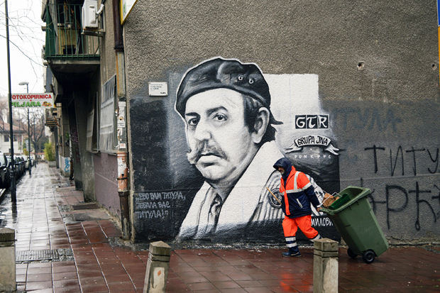 Уметност фотографије: Томислав Петернек забележио фантастичне ликове на фасадама