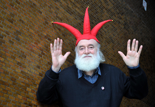 Враћам свој дуг театру: Југослав Влаховић о изложби „Лудус ин фабула“