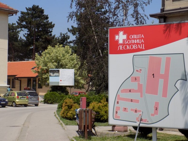 Пијан дивљао по Ургентном центру и нападао запослене: Лекари у Лесковцу покушали да му помогну, а он насрнуо на њих