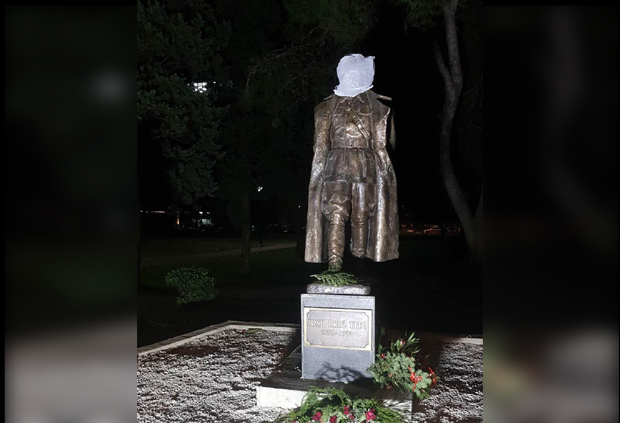 Тито са кесом на глави: Народ на улицама Подгорице послао поруку властима