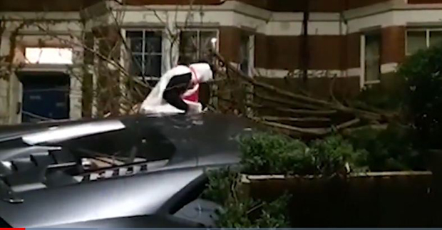 Фудбалер Вест Хема у оделу Снешка Белића слупао ауто од 245.000 евра (ВИДЕО)