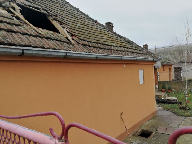 Убио бившу супругу чим је изашла из болнице, па се обесио о трактор: Жртва стравичног злочина код Вршца пробала да се спасе искакањем кроз прозор 