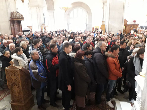 Да се замисле законописци: Молебан у Саборној цркви Светог Василија Острошког у Никшићу (ФОТО)