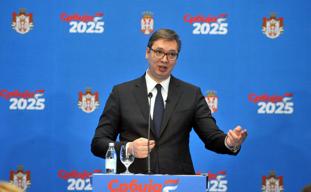 Вучић и Брнабић представили план Србија 2025: Плате и пензије биће готово дуплиране, највећи део иде у путеве и железницу, око 900 милиона за младе парове и бебе