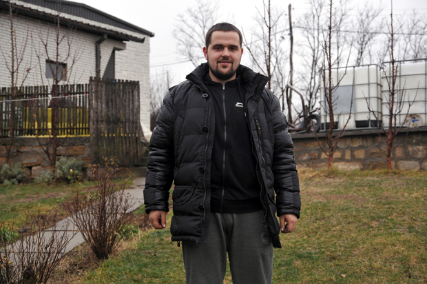 Никад не бих отишао са села: Никола (22) је најмлађи директор задруге и држи фарму сименталки