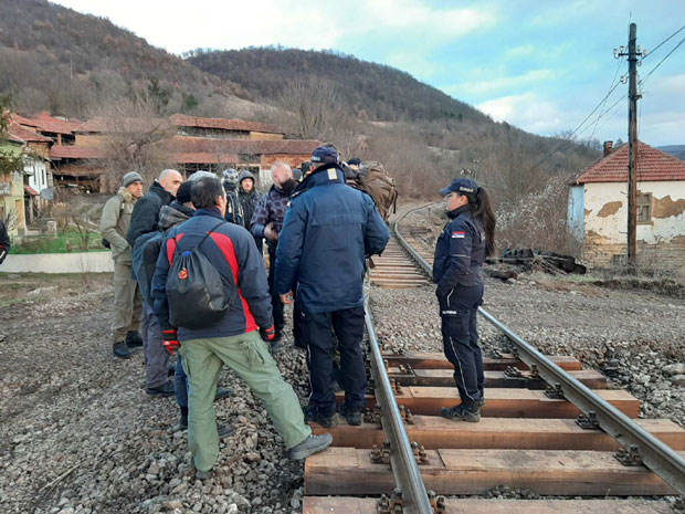 Искусни полицајац и родитељи из Београда у потрази за Моником: Малчански берберин угасио Фејсбук профил (ФОТО)