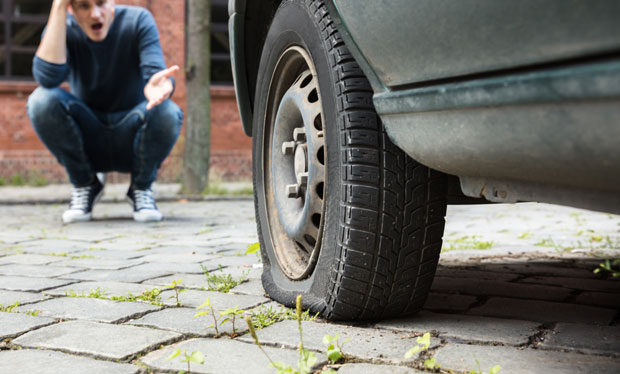 Заузели му место за паркирање, па је отишао по ШРАФЦИГЕР да се свима ОСВЕТИ 
