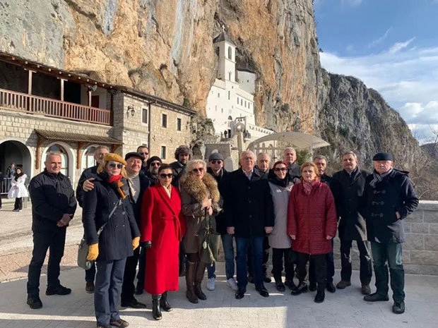 Из притвора право у Острог: Посланици Демоктратског фронта настављају борбу