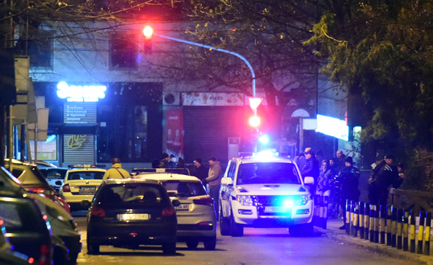 Пуцњава на Врачару: Посвађали се због дроге, рањени мушкарац хитно превезен у Ургентни центар (ВИДЕО/ФОТО)