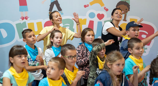 Премијера нове химне и спота Фондације Новак Ђоковић коју су заједно створиле једна Американка и Српкиња (ВИДЕО)