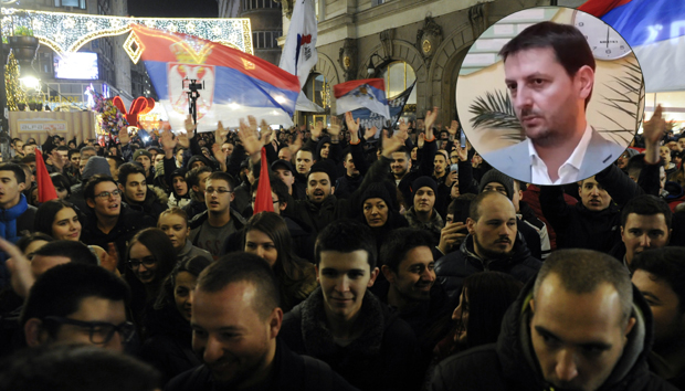 Током протеста испред амбасаде, конзул Црне Горе претио радници Металца