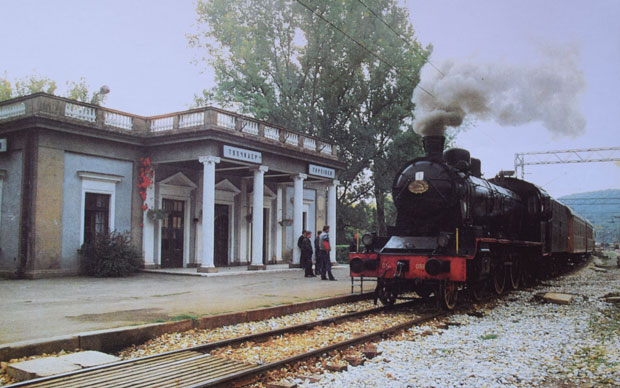 Живота је читав радни век провео на шинама, али сваки дан му је био другачији: Богдана Диклића учио да управља локомотивом, а његова машина замало је прегазила и Ђуричка