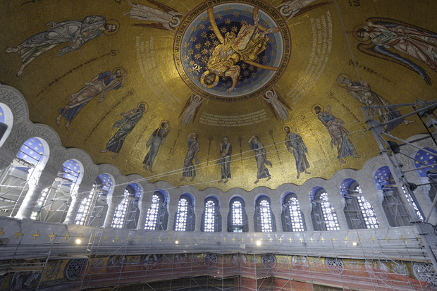 Чудесне фреске учврстиле братство: При крају грандиозни мозаички подухват у Храму Светог Саве
