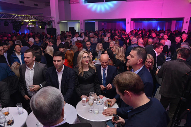 Завичај ће сачувати памет: Градоначелник Лознице гарантује посао младима из овог града који студије буду завршили са просеком девет и више