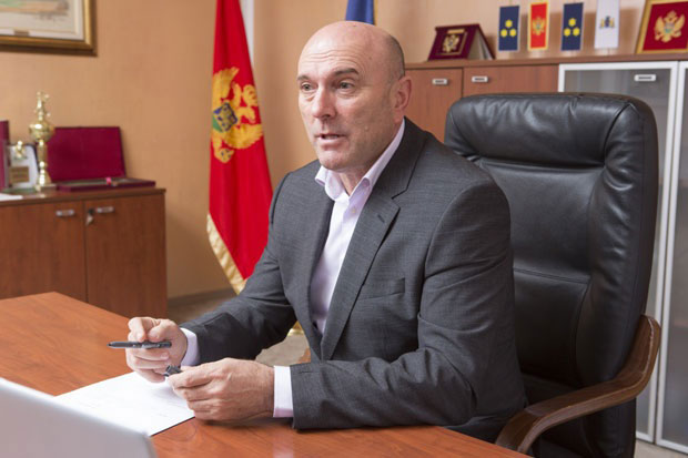 Донирао и дванаесту своју плату: Градоначелник Будве наставља хуманитарну мисију