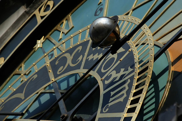 Хороскоп за петак: Водолија може да започне романсу, стрелцу се смеши прилив новца