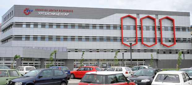 После судара таксија и „пежоа“у Ветернику: Повређени стабилно