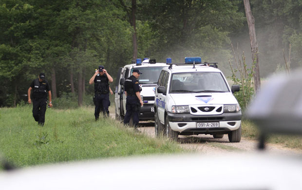 Драма у Приједору: Затворио се у кућу и ПУЦАО на полицију